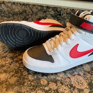 Nike Kids' Grade School Court Borough Mid 2 Shoes